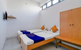 Oyo Flagship 71156 Hotel Jaybee'S