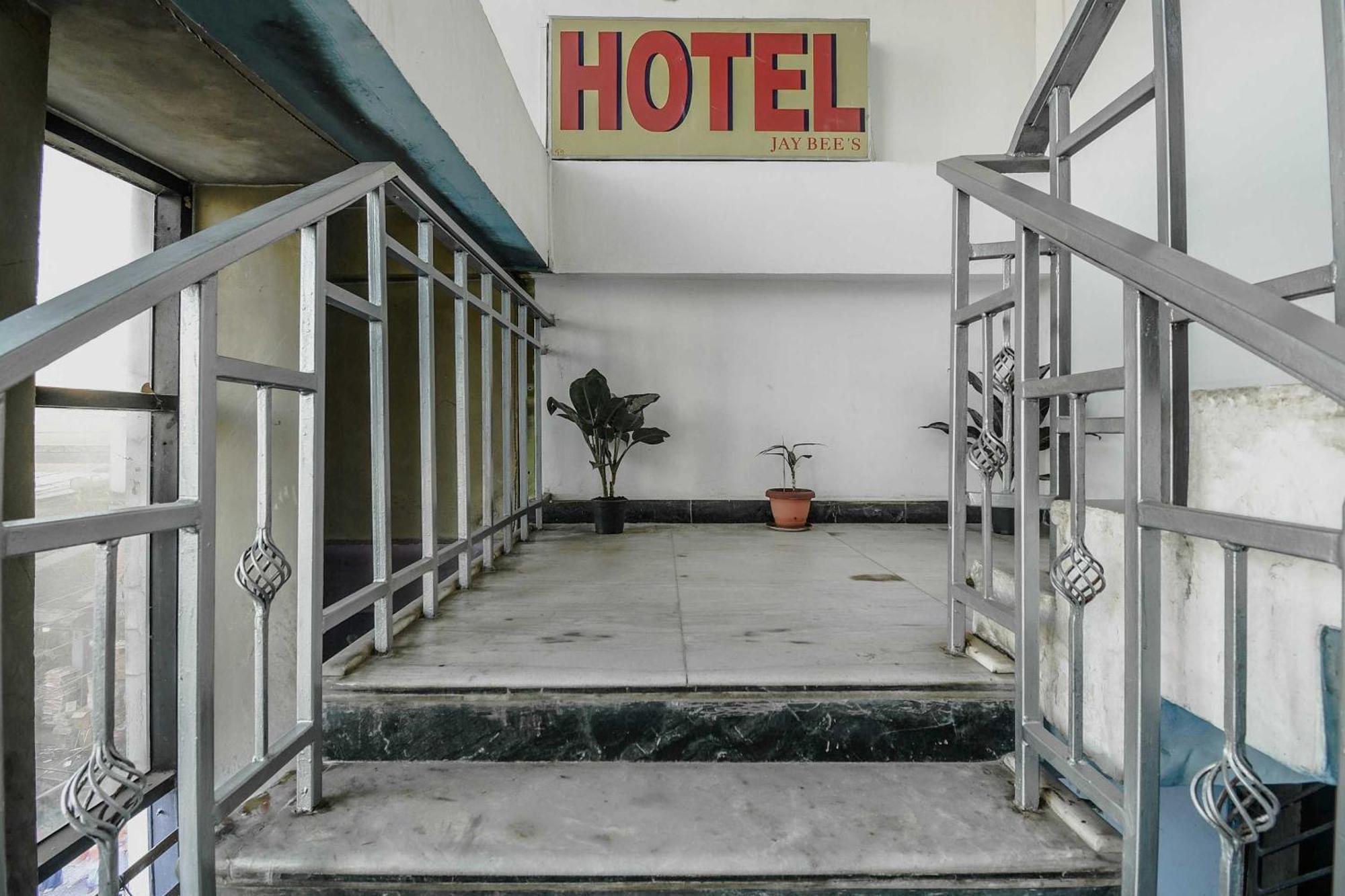 Oyo Flagship 71156 Hotel Jaybee'S Dibrugarh Exterior photo